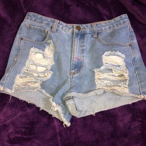 High waisted ripped shorts 💙